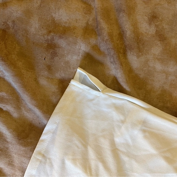 Cable & Gauge Cream V-Neck Short Sleeve Top - Picture 7 of 8